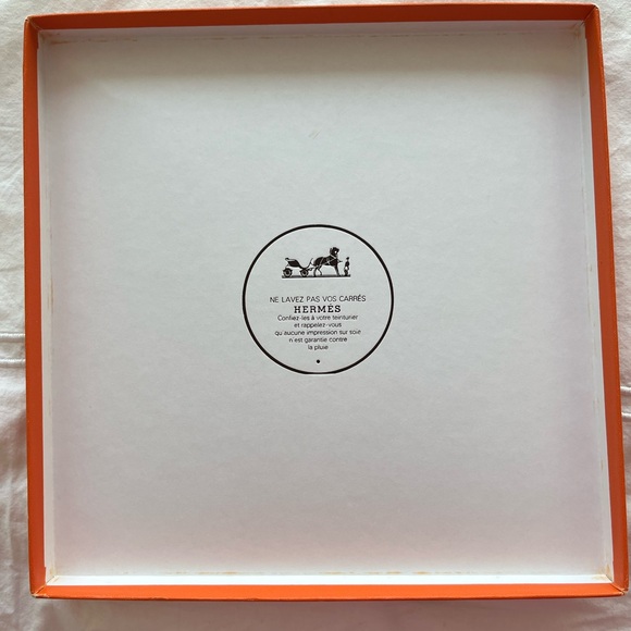 Hermès Eperon D’Or Vintage Blue and Gold Silk Scarf - Picture 5 of 5